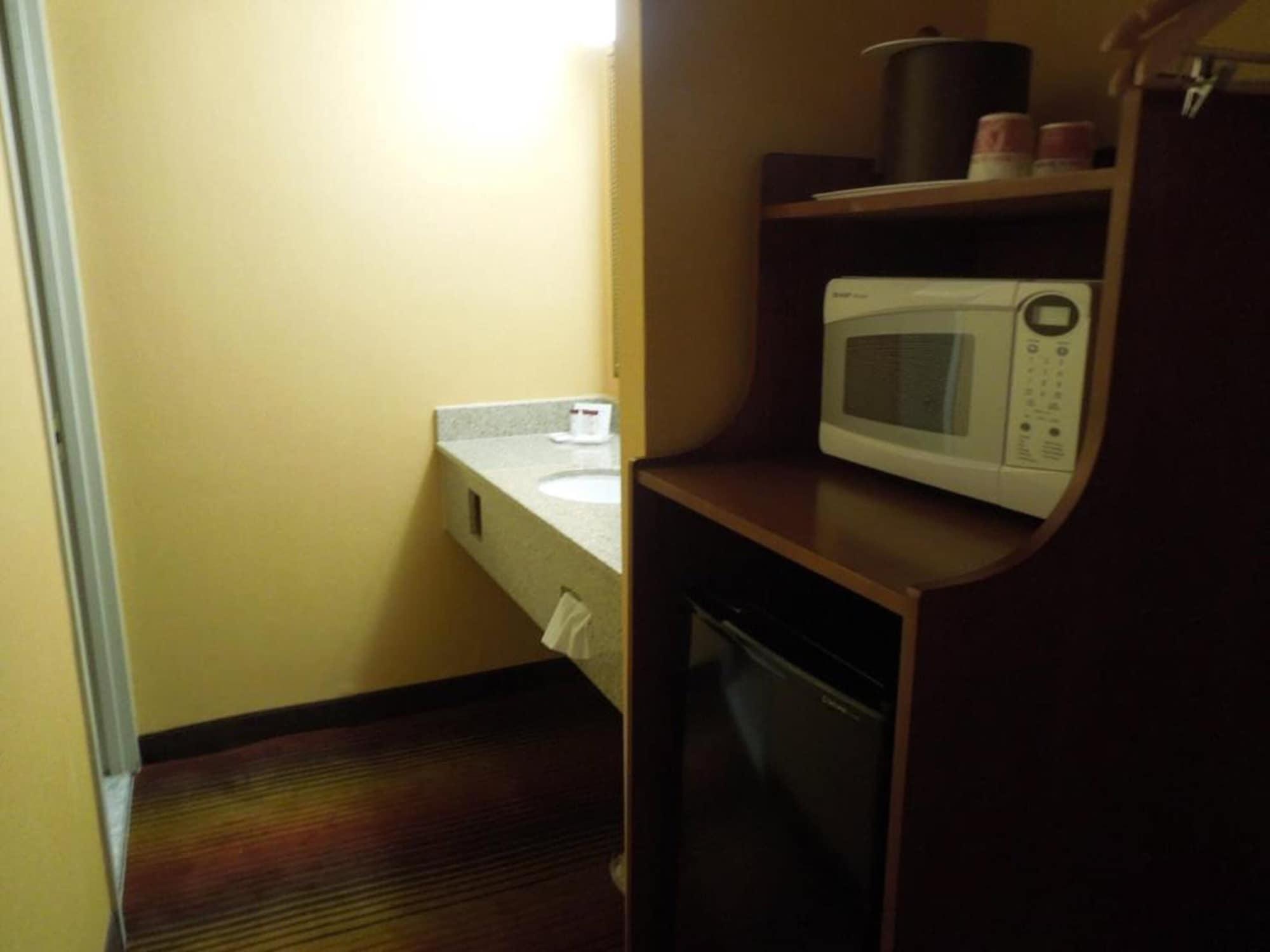 Ramada By Wyndham East Orange Hotel Kültér fotó