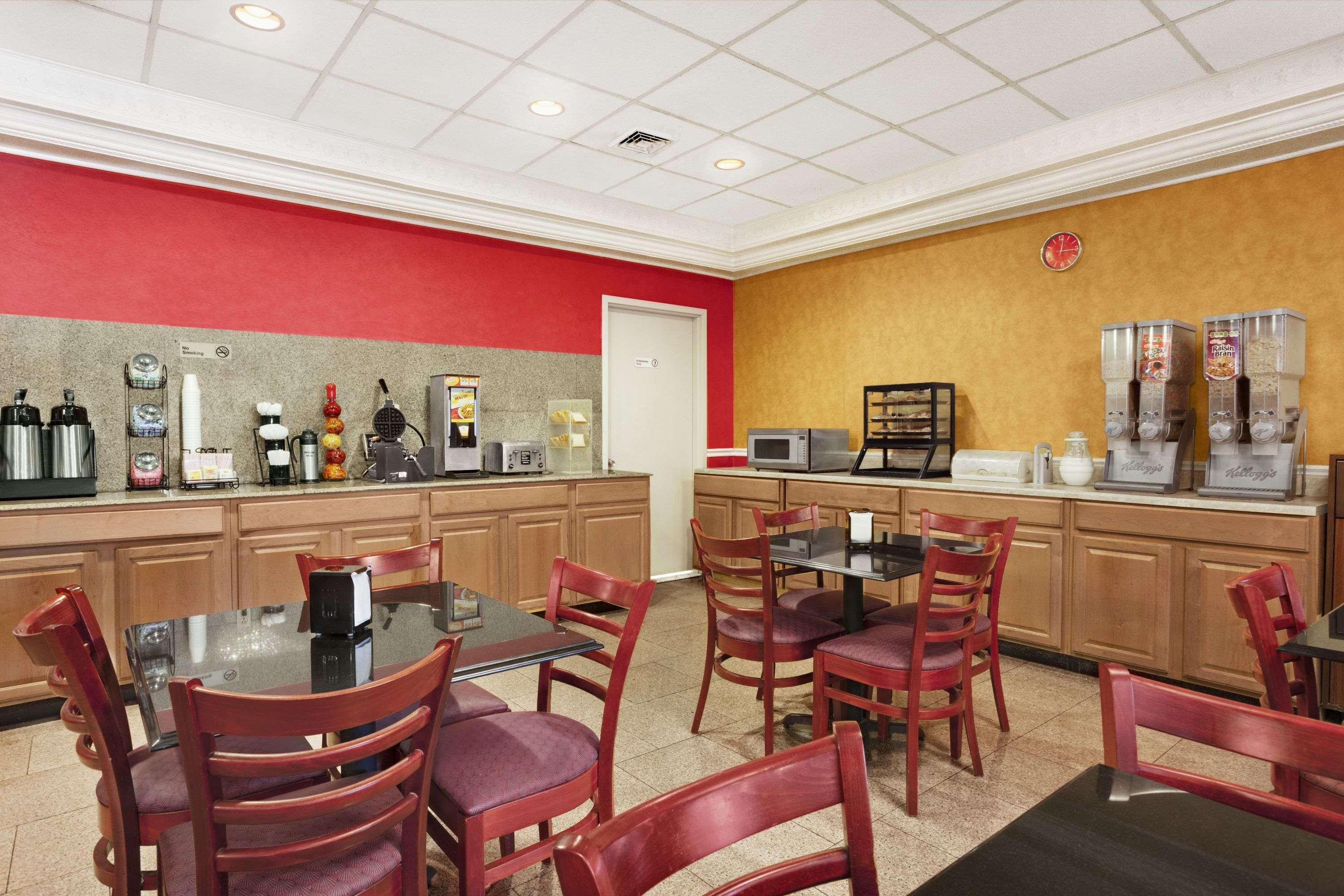 Ramada By Wyndham East Orange Hotel Kültér fotó